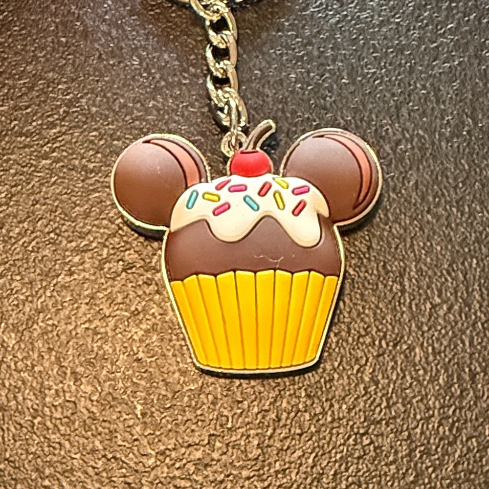 Disney Mickey Cupcake Keychain - Picture 3 of 8